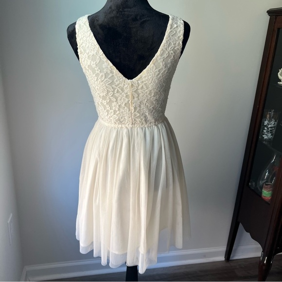 Forever 21 Cream Sleeveless Dress - Picture 4 of 7